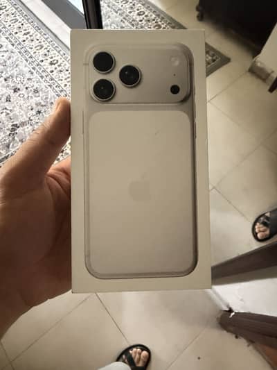 iPhone 17 Pro Max Silver 256 gb – New Non Active in sealed box