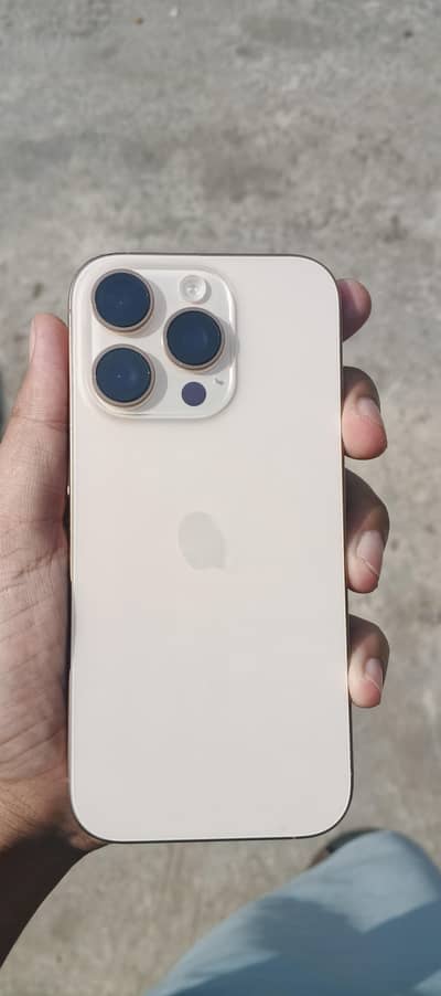 Apple iPhone 16 Pro jv