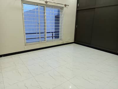 7 marla group portion For rent usman block uperr portion be malyie jayi ga walking distance pay school ha park face masjid