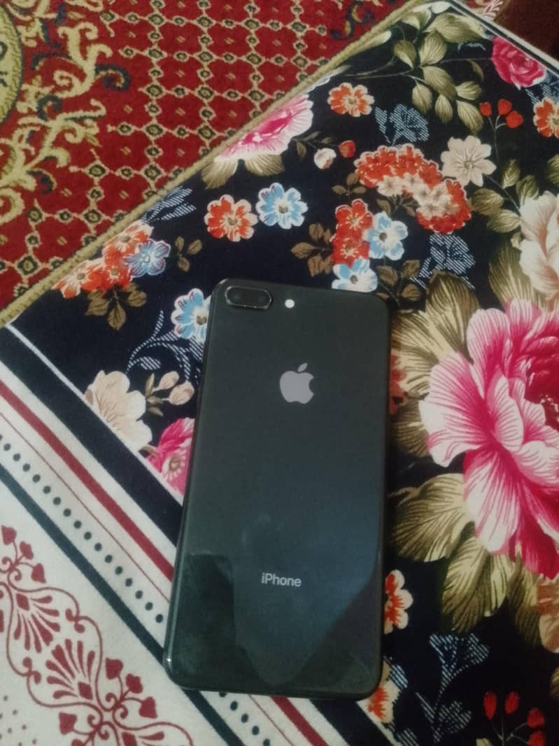 Apple iPhone 8 Plus 1
