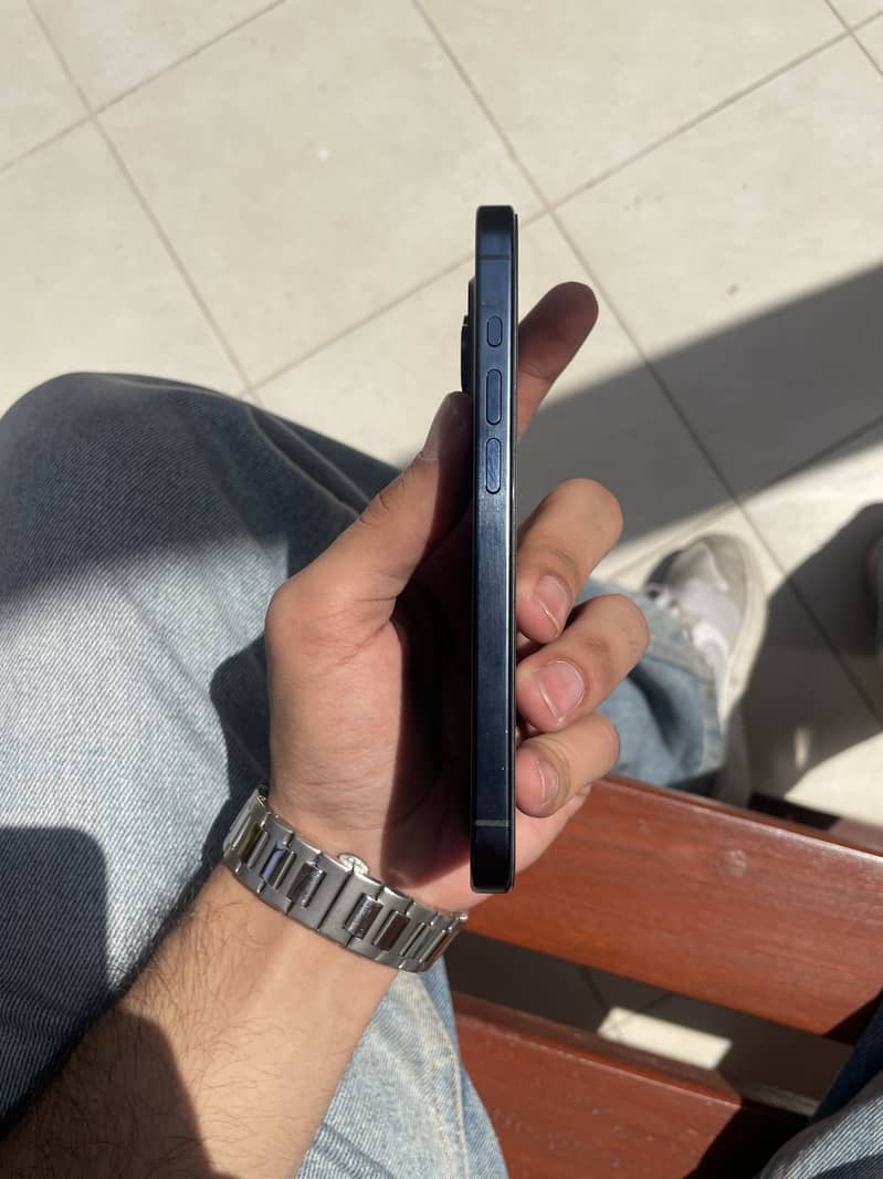 Apple iPhone 15 Pro 4
