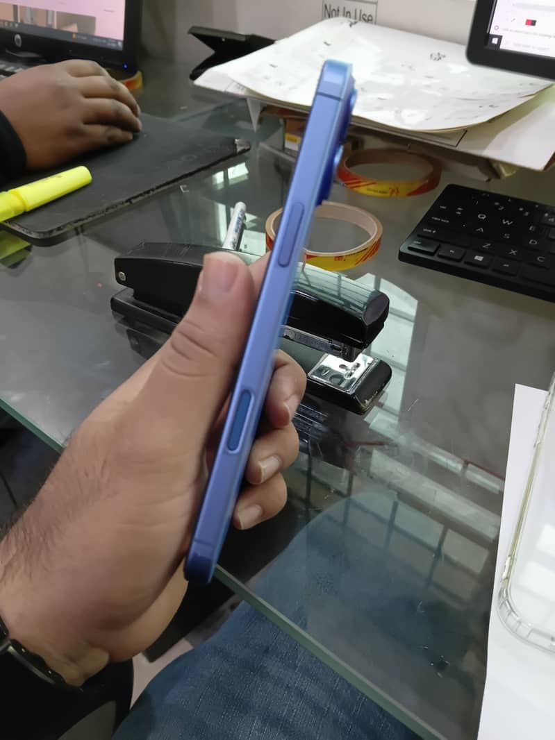 iPhone 16 plus 1
