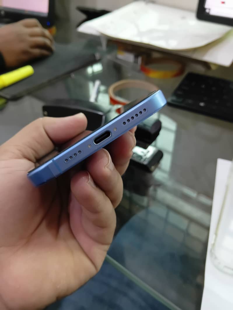 iPhone 16 plus 3