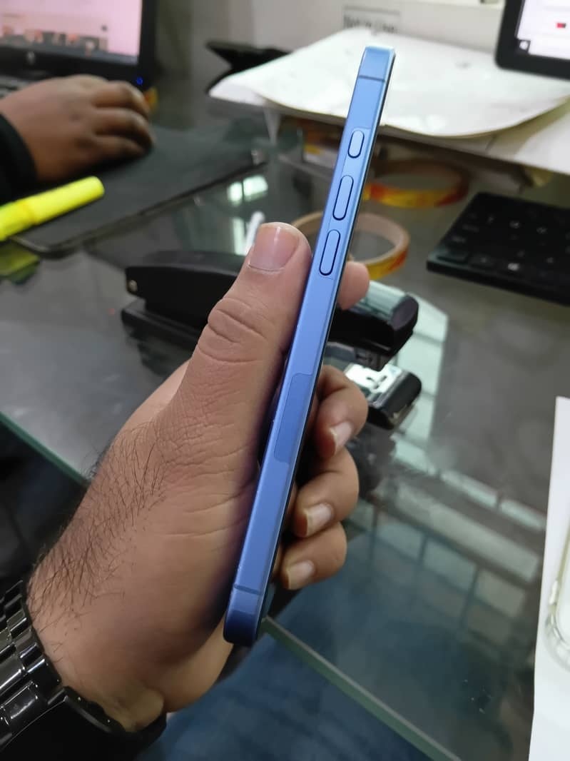 iPhone 16 plus 4