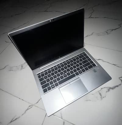 HP ELITIE BOOK 8 GEN core i5