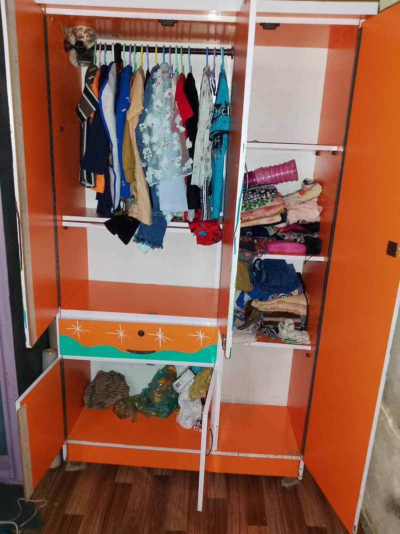 almari 1