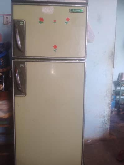perfect working hitachi medium 2 door fridge for sale