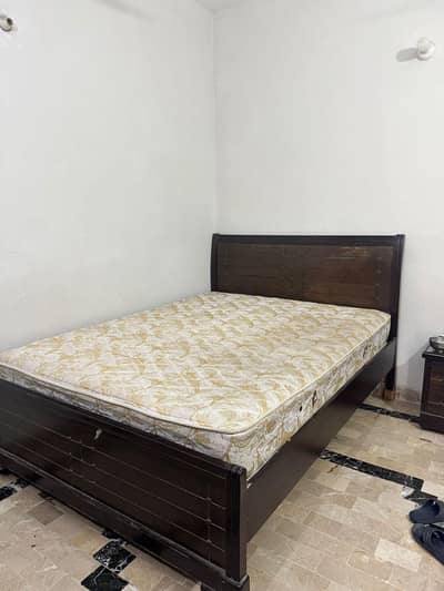Wooden Queen size bed urgently sale