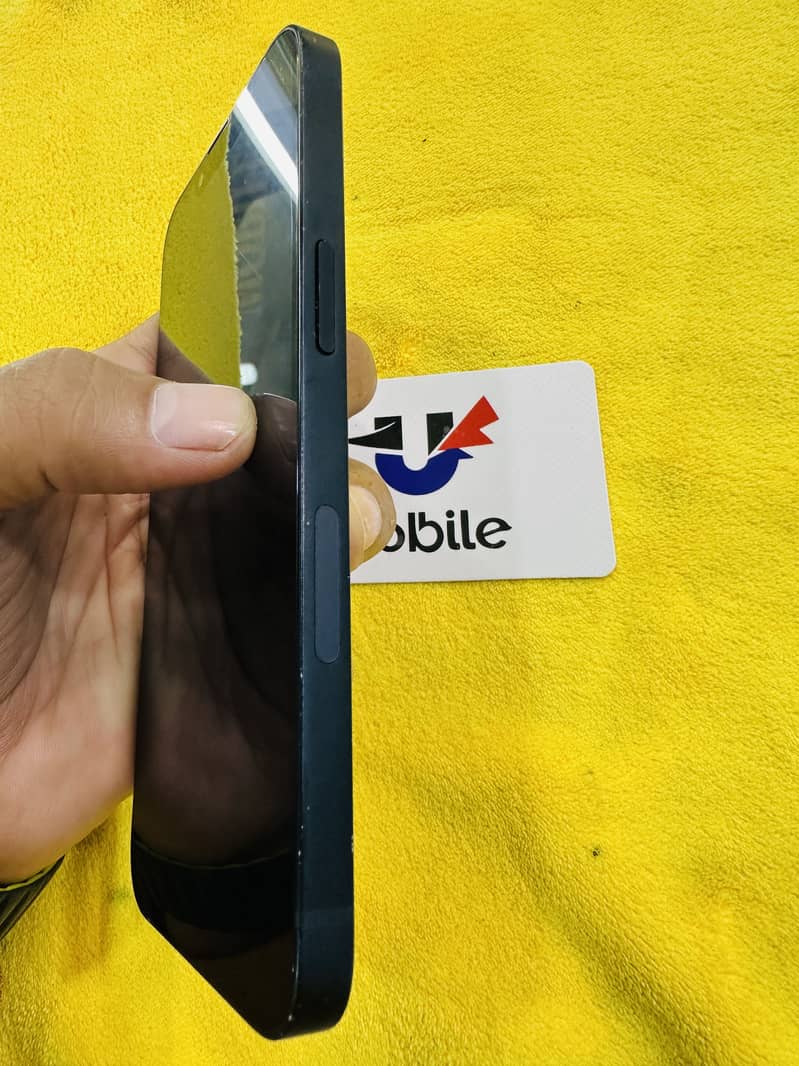 Apple iPhone 13 5