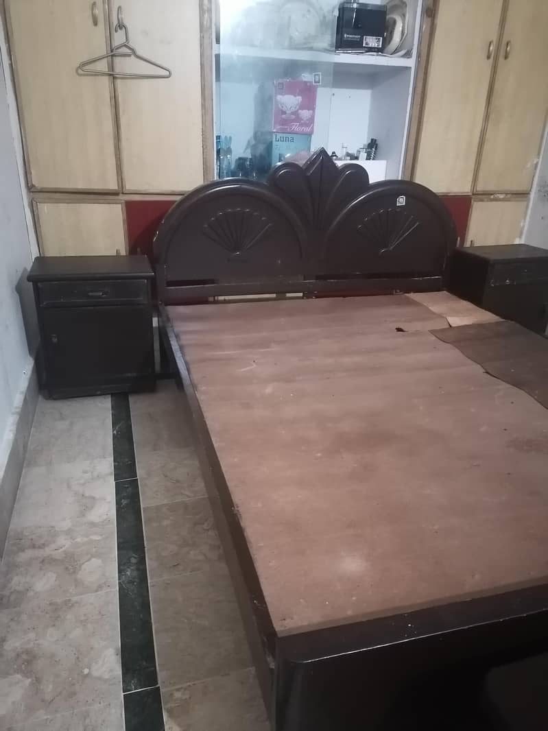 Double bed withe side table draz or centre table 1