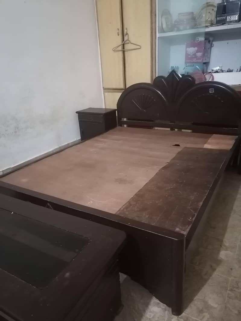 Double bed withe side table draz or centre table 2