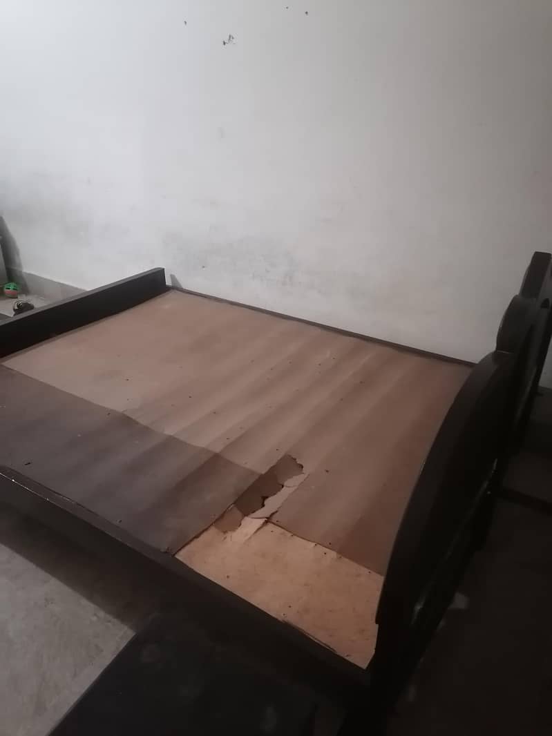 Double bed withe side table draz or centre table 4