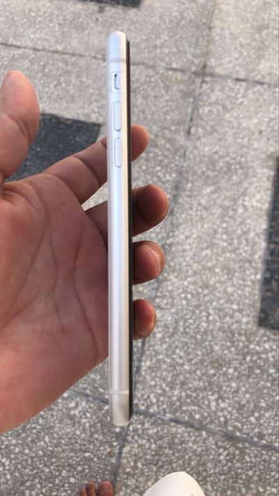 iPhone XR 128GB - White - PTA Approved (Waterpack/10/10 Condition)