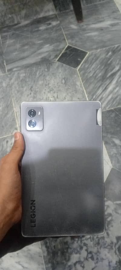 Lenovo legion y700