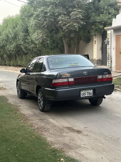 Toyota Corolla XE 2000