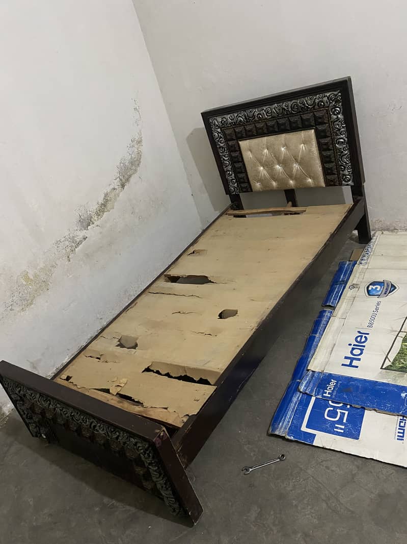 Single bed 0