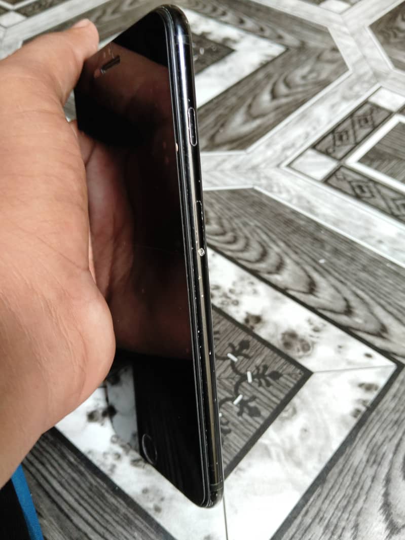 Apple iPhone 7 Plus 1