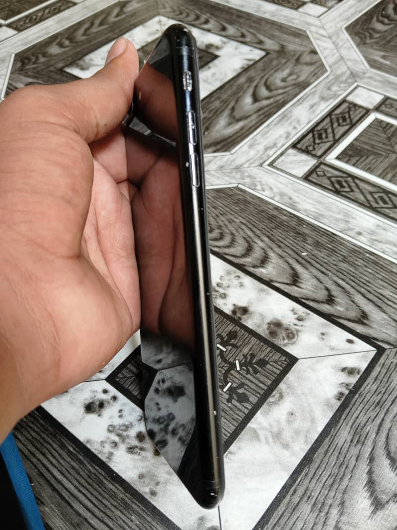 Apple iPhone 7 Plus 4