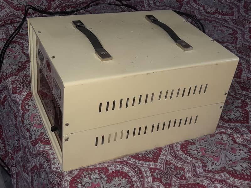 UNIVERSAL AUTOMATIC VOLTAGE STABILIZER 3