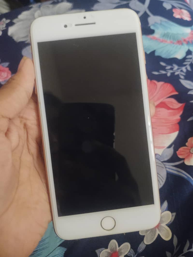 Apple iPhone 8 Plus 1