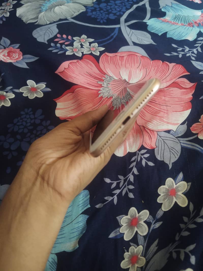 Apple iPhone 8 Plus 5