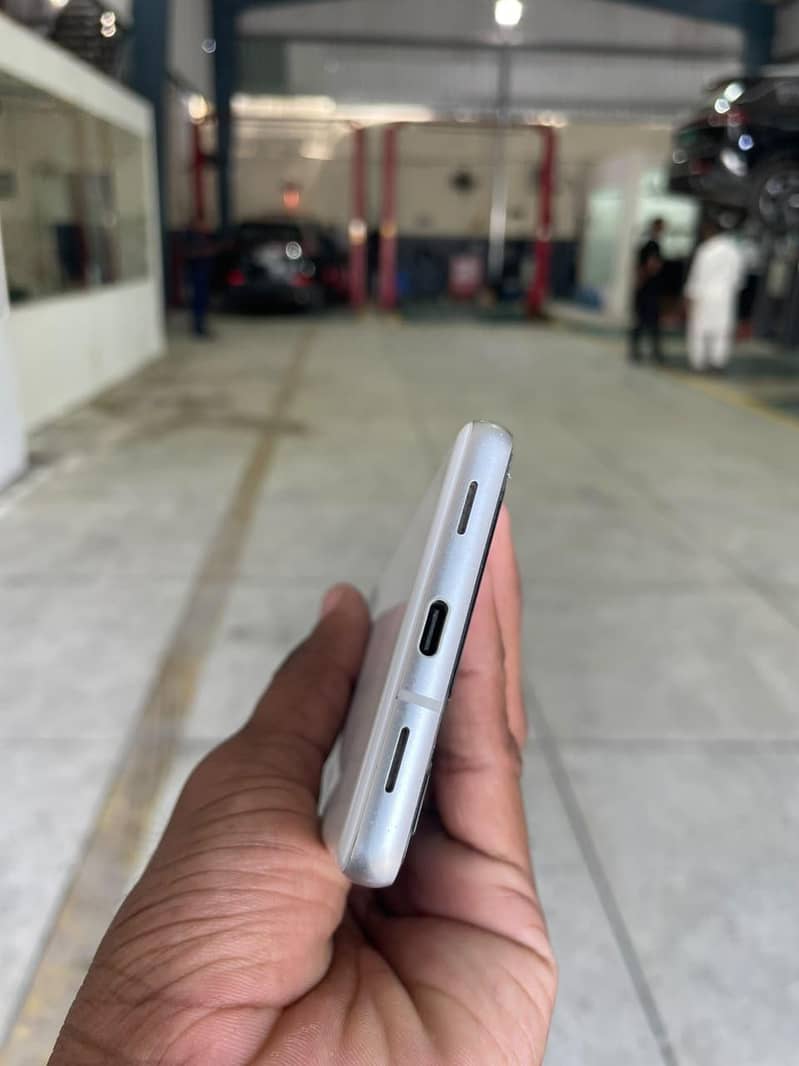 Google Pixel 7a 5