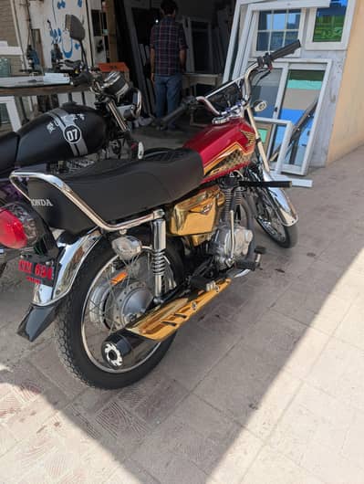 Honda 125 SE gold edition