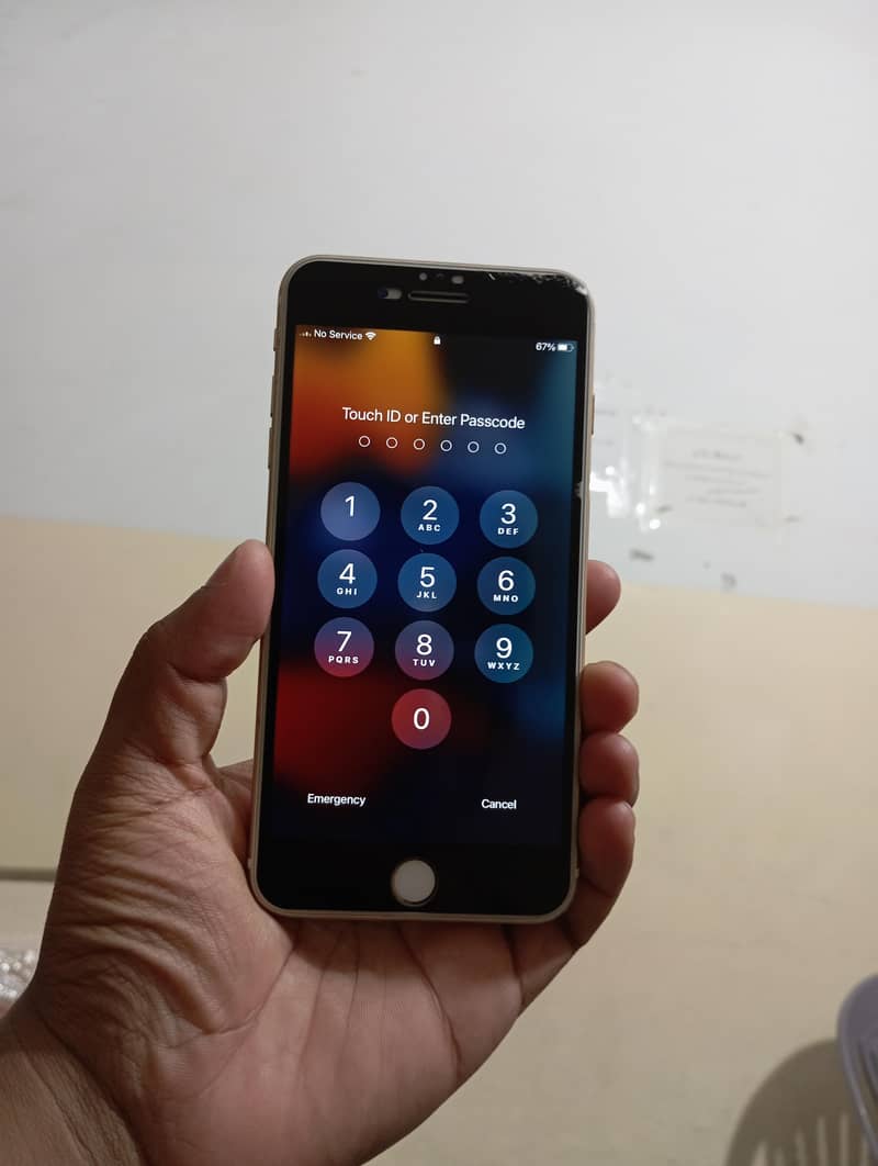 Apple iPhone 7 plus 1