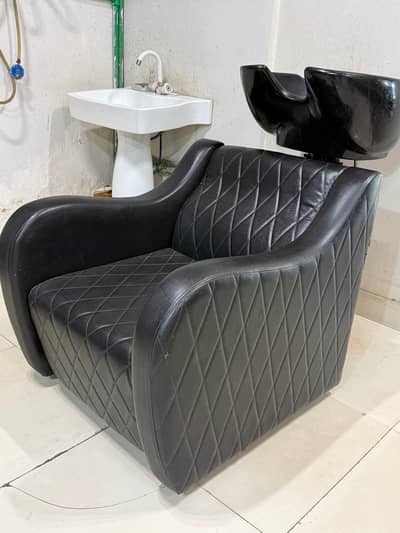 Saloon head wash
