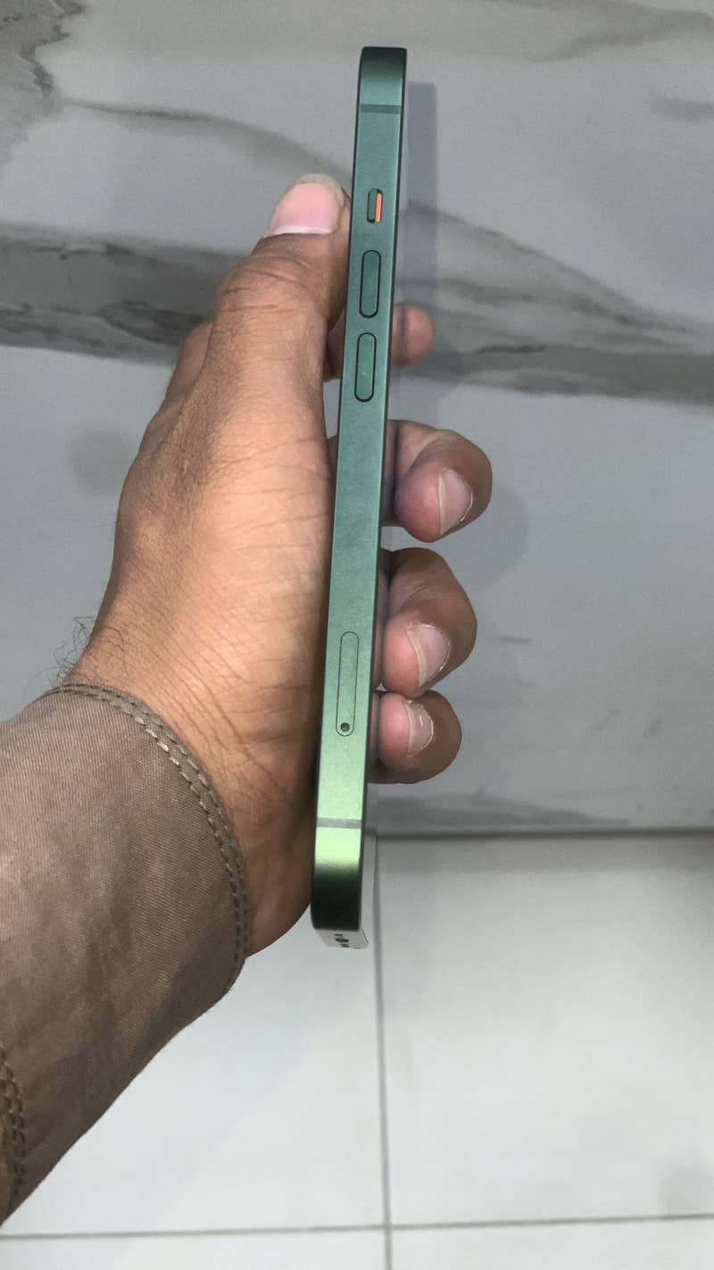 Apple iPhone 13 1