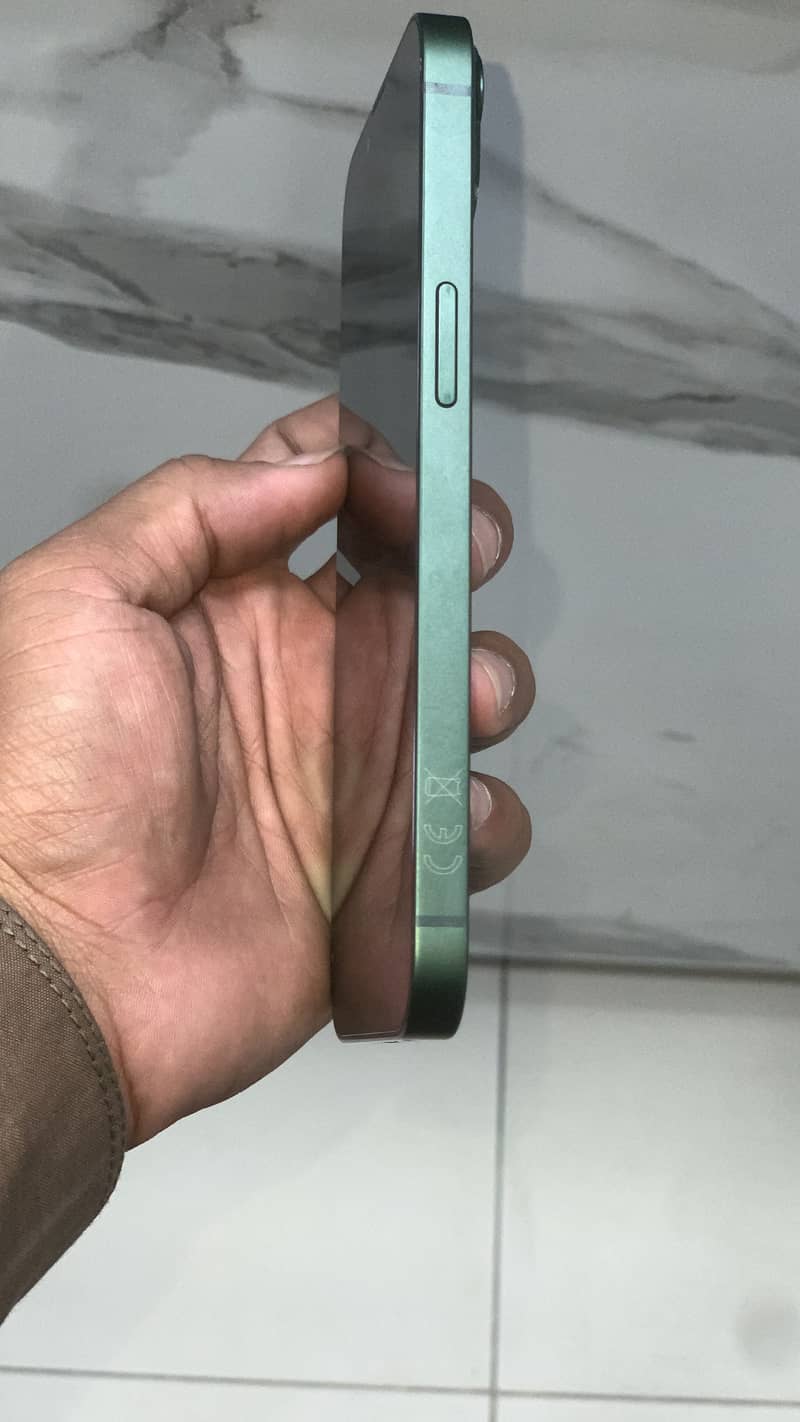 Apple iPhone 13 3