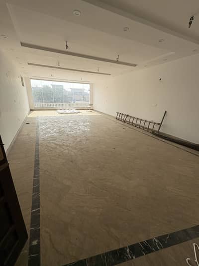 1200 square feet 1st floor available for rent