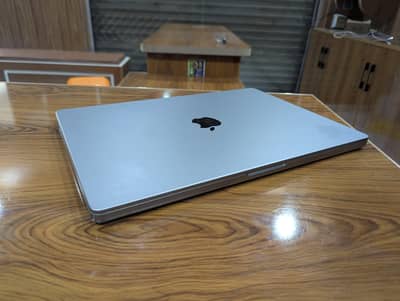 Macbook M1 Pro 16 inch 32 RAM 512 SSD 16 Core GPU