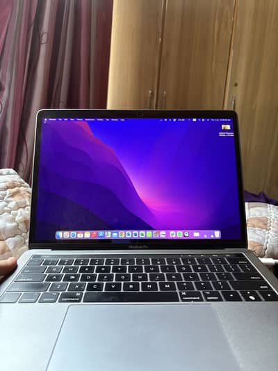 MacBook Pro 2017 Core i7  Touch Bar  16GB RAM  512GB SSD