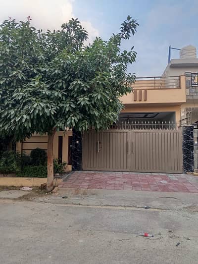 8 Marla ( 30*60 in Block D ) Single Story House Available.