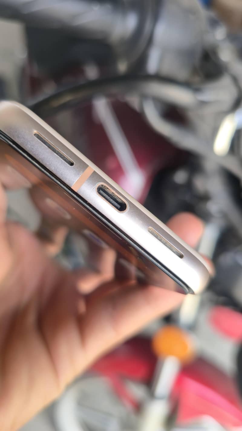 Google Pixel 8 15