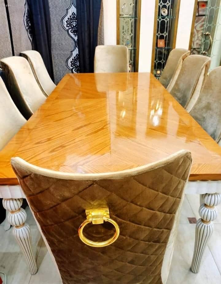 Dining table 0