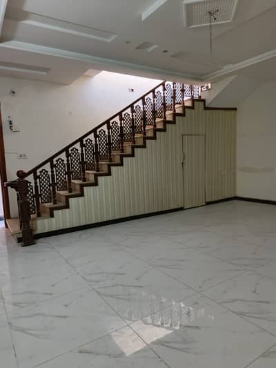 Double story house available for rent in royal orchard