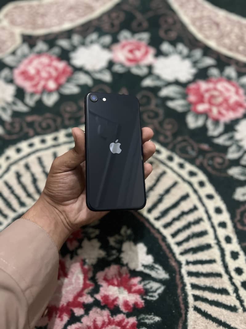 Apple iPhone SE 3rd Generation 3