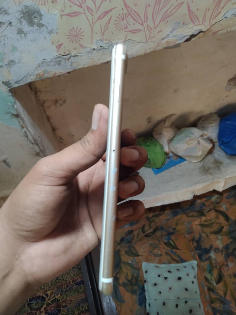 Apple iPhone 7 Plus 2