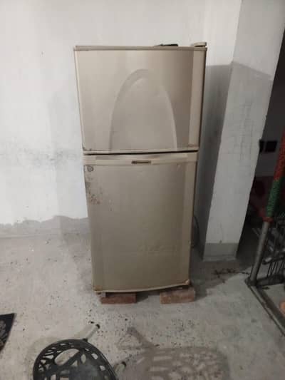 Dawlance medium fridge
