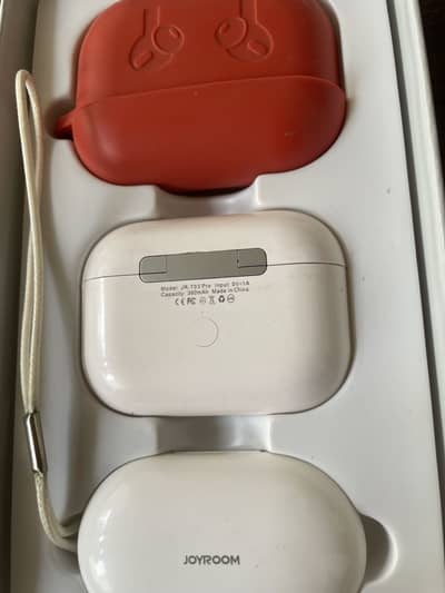 Airpords joyroom with box