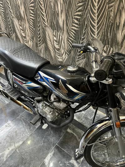 Honda cg 125 black colour
