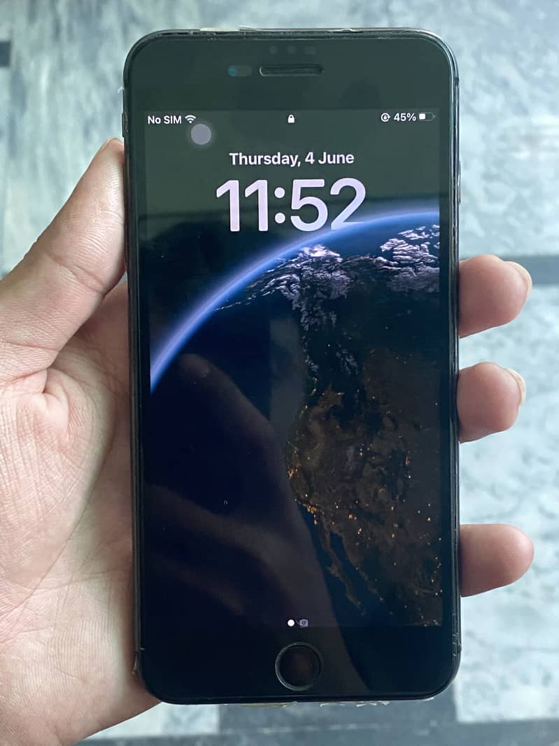 Apple iPhone 8 Plus 0