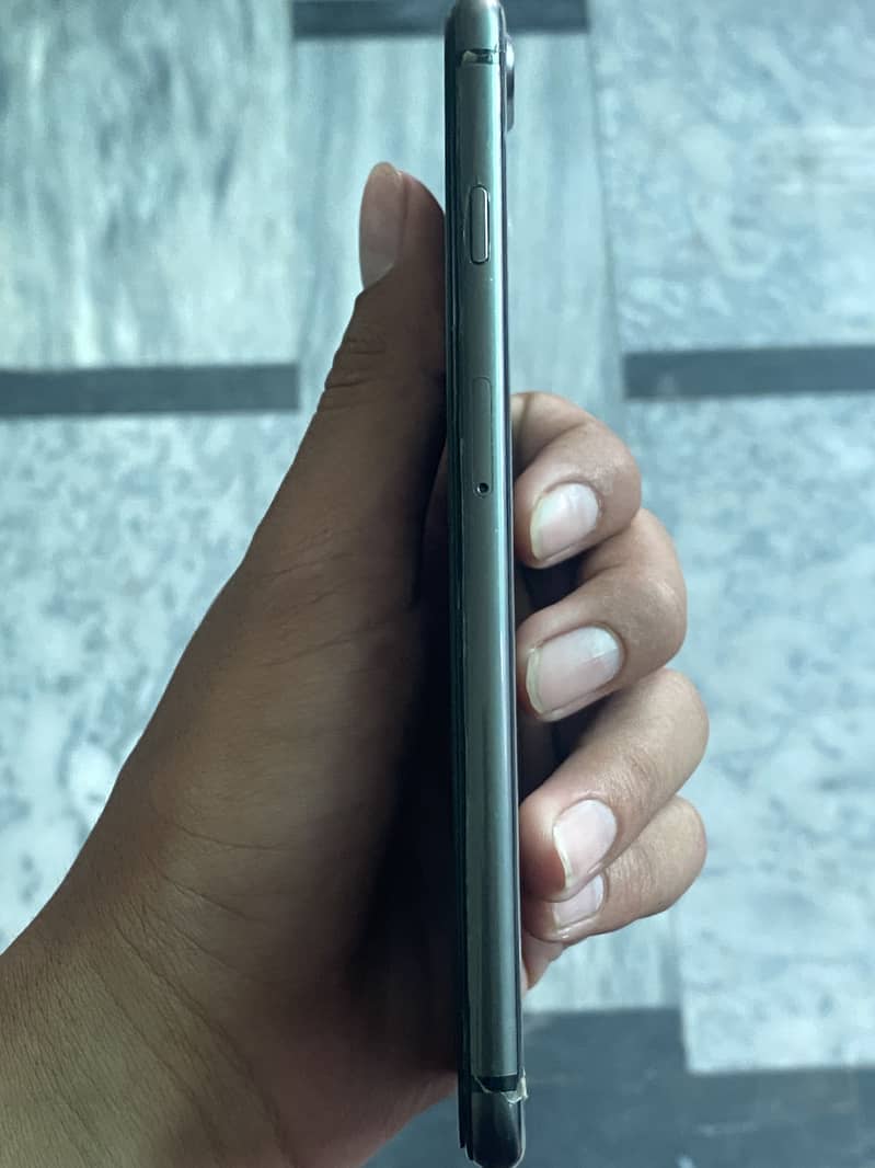 Apple iPhone 8 Plus 1