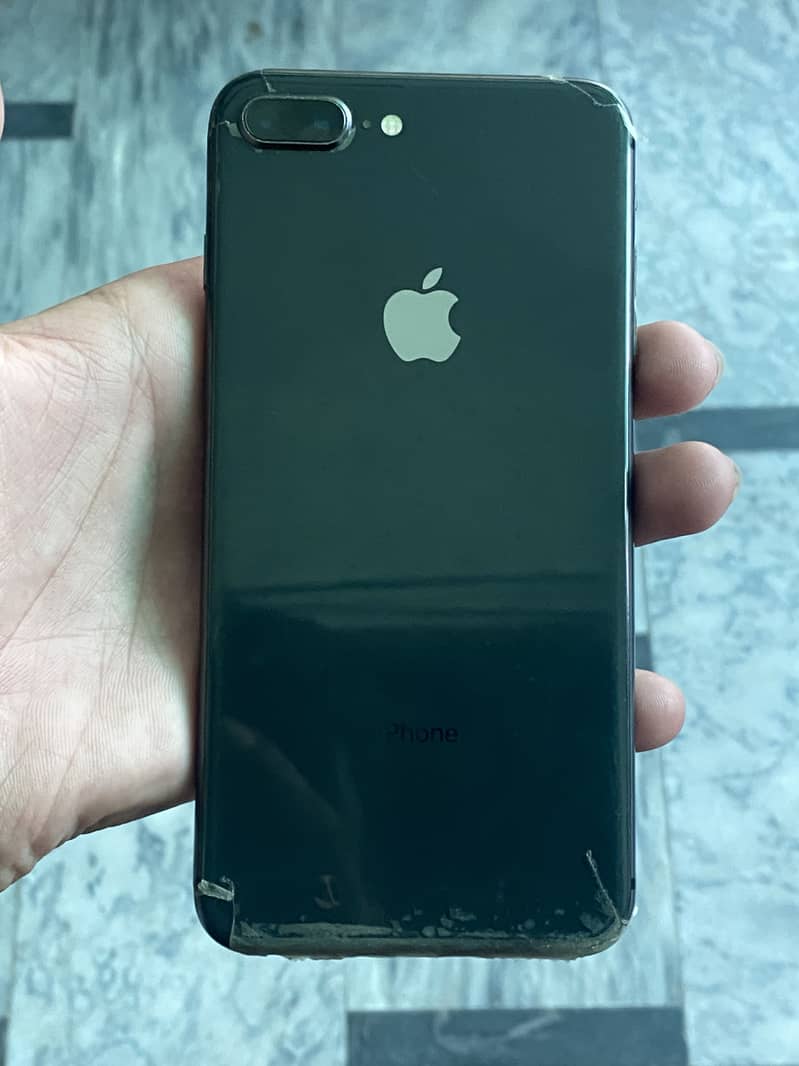 Apple iPhone 8 Plus 3