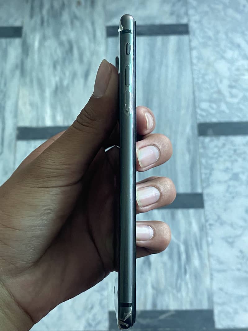 Apple iPhone 8 Plus 4