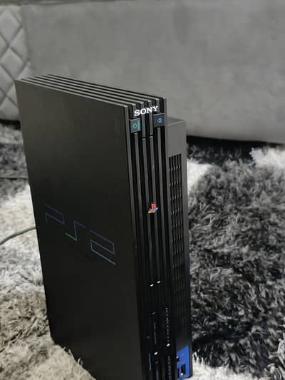 PlayStation 2 Comes with a controller and one smackdown wwe Game
