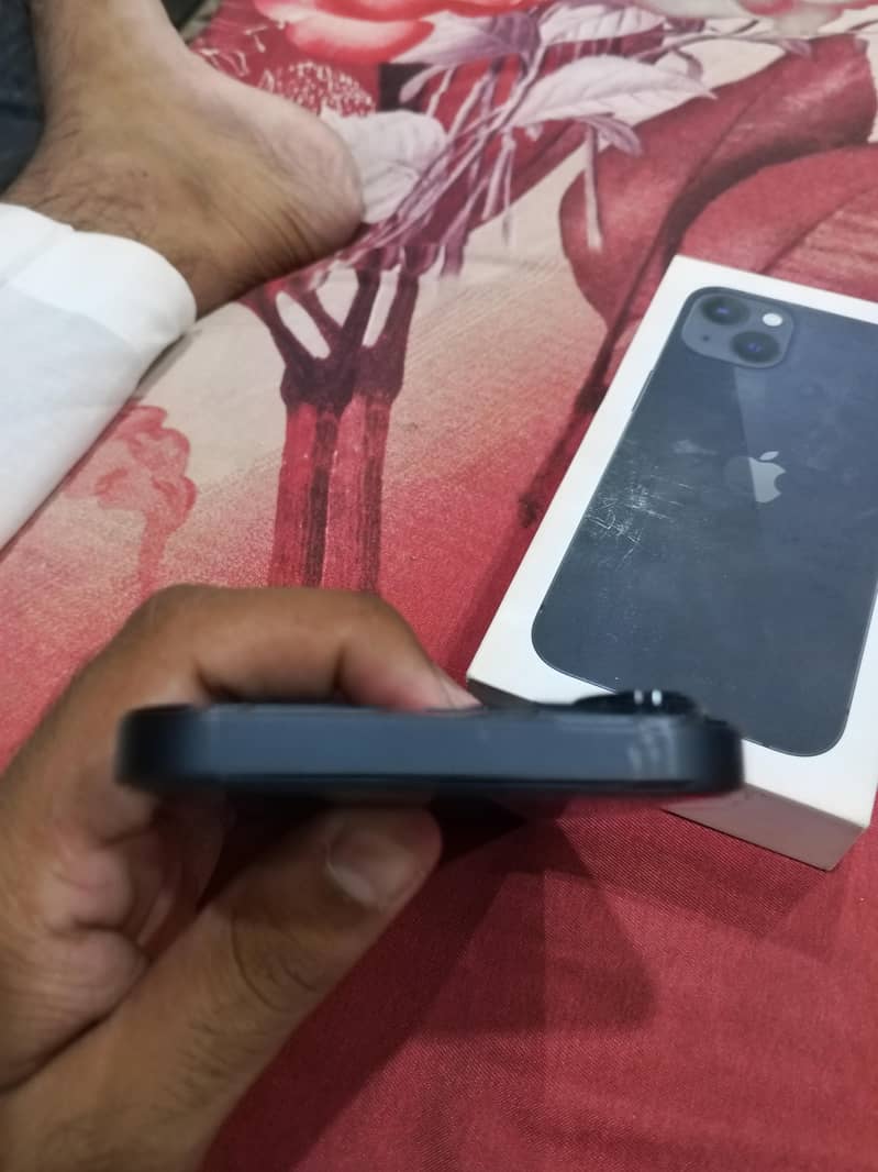 Apple iPhone 13 3