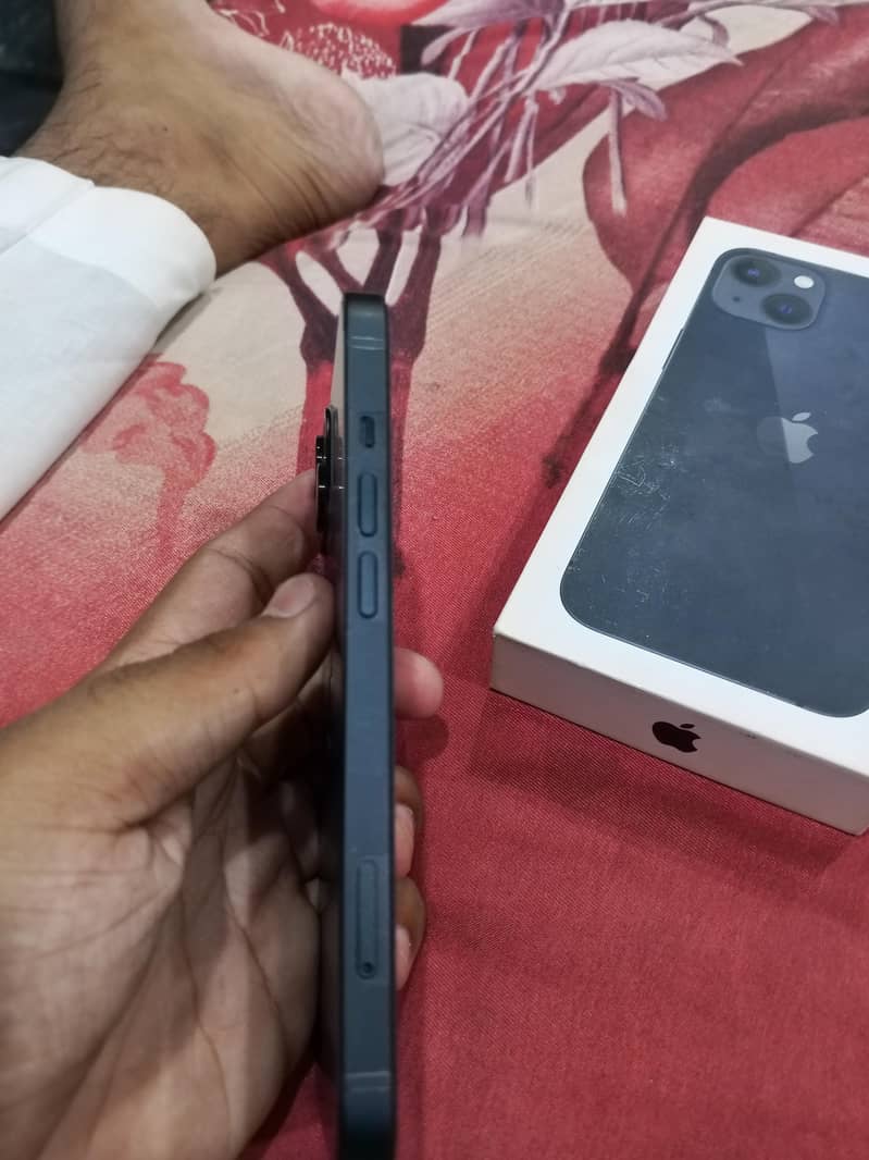 Apple iPhone 13 4